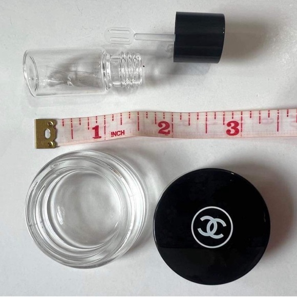 Chanel SUBLIMAGE Travel 8 Pieces Bundle with SUBLIMAGE Pouch 6”x4.5” And Jars - Picture 11 of 16